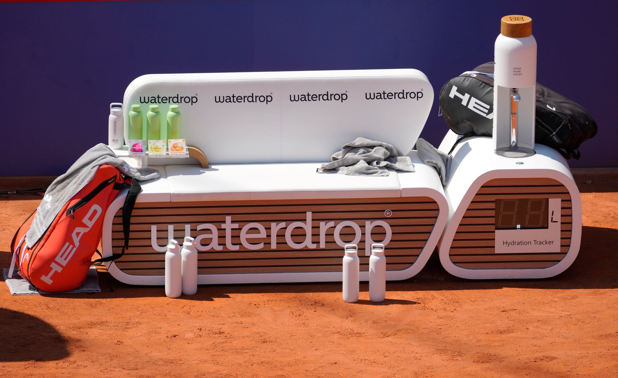 waterdrop bench am Tennisplatz